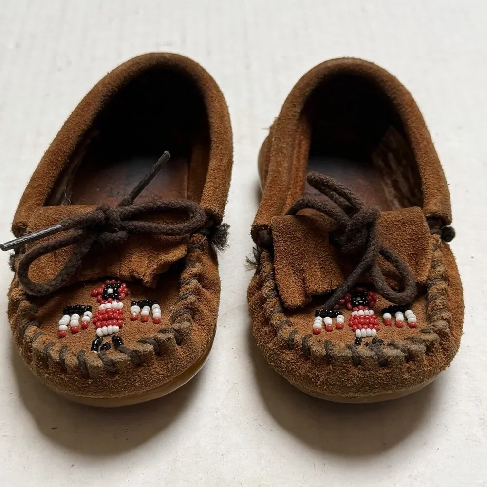 Minnetonka Shoes Moccasins Kids 7 Brown Suede Thunderbirds Rubber Sole‎ Boho